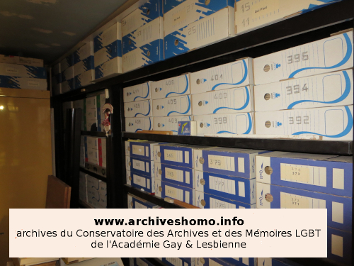 Boîtes d'archives du journal Gai Pied au Conservatoire des Archives et Mémoires LGBTQI de l'Académie Gay et Lesbienne